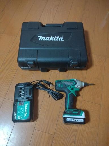 マキタのインパクトドライバー（電池・充電器・ケースあり）