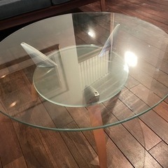 ecru（エクリュ）のガラスサイドテーブル　3,000円