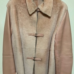 ピンクの皮と裏がボアのジャケット