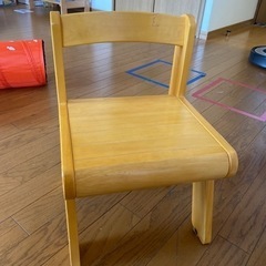 子供用の椅子です、引っ越しに伴い差し上げます