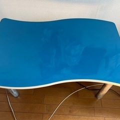 青色のテーブル