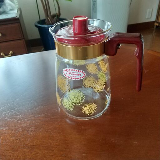 新品コーヒー・紅茶ポット・砂糖入れ・ミルク入れセット　1300円