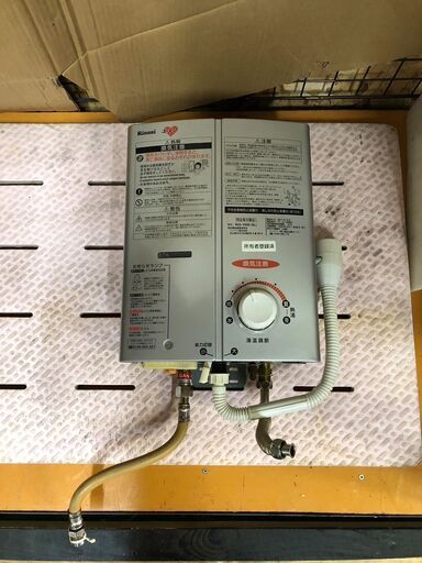 ☆中古￥8,500！Rinnai 　給湯機　家電　RUS-V560(SL)型　【BK003】