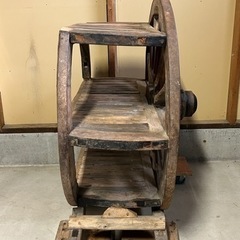 ☆馬車の車輪を使った、レトロなディスプレイラック