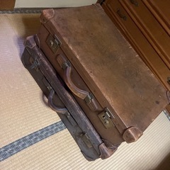 レトロな本革　スーツケース