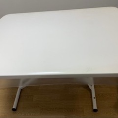 真っ白な昇降テーブル