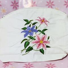 ✨綺麗な刺繍のポーチ新品