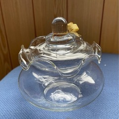 おしゃれなガラスのキャニスター　キャンディポット　蓋付きガラス製小鉢
