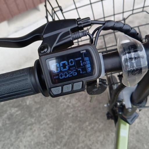 色グリーン折りたたみ電動アシスト自転車です 去年の10月頃ネットで