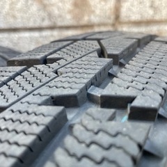 マツダデミオ(MAZDA2) 等に2022年製スタッドレスタイヤ アルミホイール付き4本セット