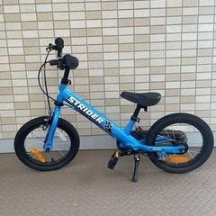 ストライダー14x ペダル、スタンド付き