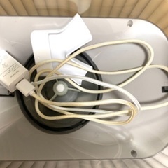 美品　ブリシア 自動給餌器 猫 多頭飼い カメラ付き自動給餌器 2匹 中小型犬用 スマホ操作 録音可 手動給餌可 2WAY給電 WiFi接続式 乾燥剤内蔵 2個のステンレス製トレイ付き 定時定量 5L大容量 ペットフィーダー (多頭飼いカメラ付きWi-Fi接続式自動給餌機) キャットフード　ドッグ　犬　フェレット