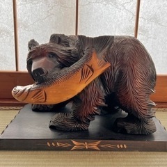 熊の置物 (台座付き) 北海道