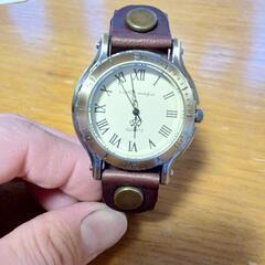 革製の腕時計です。