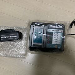 新品未使用品　マキタDC18RF　純正急速充電器 と互換バッテリ...