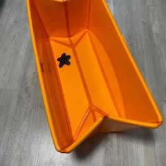 STOKKE ベビーバス　オレンジ