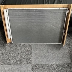 ヴォクシー　ノア　コンデンサー新品未使用