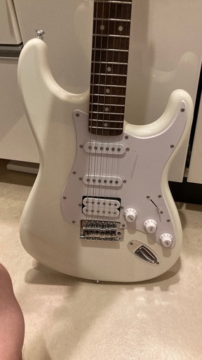 Squier by Fender Affinity ストラトキャスター 白 squier