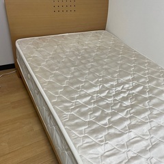 シンプルなシングルベッドです！