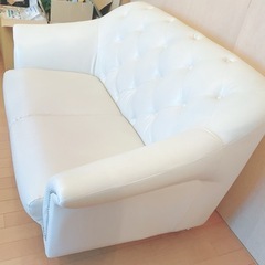 【定価30万】美品　2人掛け ソファ 革　チェスターフィールド白 イタリア家具　クラシック　レトロ　2620