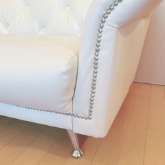 【定価30万】美品　2人掛け ソファ 革　チェスターフィールド白 イタリア家具　クラシック　レトロ　2620