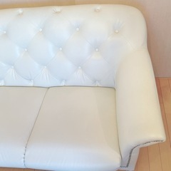 【定価30万】美品　2人掛け ソファ 革　チェスターフィールド白 イタリア家具　クラシック　レトロ　2620