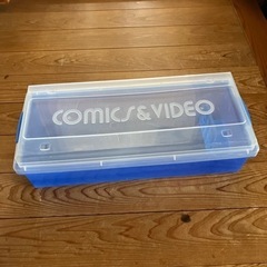 プラ製、コミック&VIDEO収納ボックス4個&違う種類のボックス１個