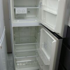 【店頭受け渡し】　Hisense　冷凍冷蔵庫　HR-B2301　227L　2018年製　中古品　￥21,780