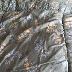 ベッド用掛け布団。今月中旬まで。