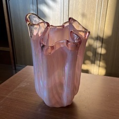可愛らしいいびつな花瓶