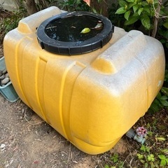 水　容器　ローリータンク　300L 中が汚いです！注意　無料！