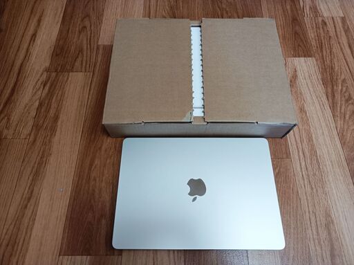 (交渉中です) M2 Macbook Air メモリ8GB SSD256GB 画面はキズなしですが、その下にヒビあり。