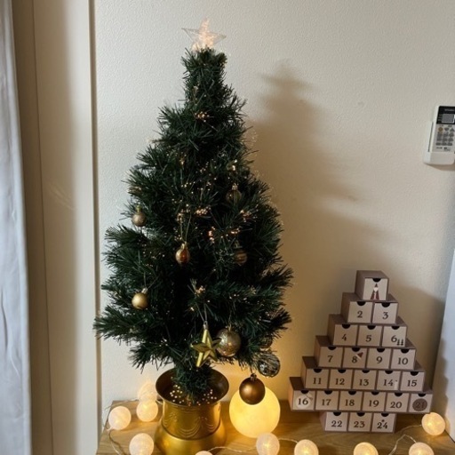 クリスマスツリー　LED電球　光る