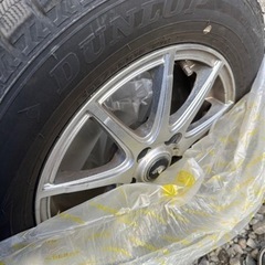 【受け渡し予定者決定済】ダンロップ　スタッドレスタイヤ