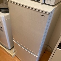 【ネット決済】シャープ 冷蔵庫 137L  白 2018年製 一...