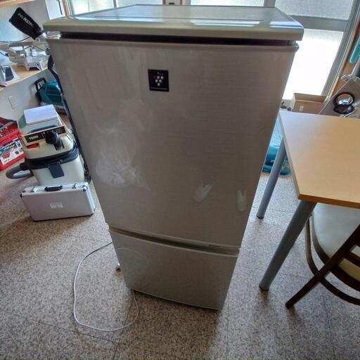 シャープ　冷蔵庫　137L