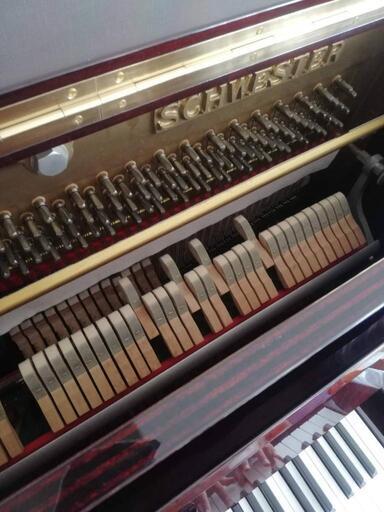 シュベスター 50号 アップライトピアノ (アップルティー) 黒井村の鍵盤