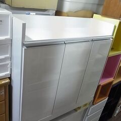 キッチンカウンター　食器棚　白　キッチンボード　キッチン収納　3枚扉
