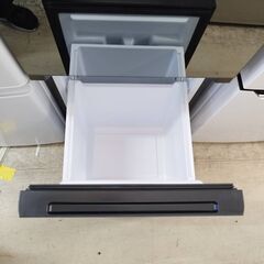 Hisense ﾊｲｾﾝｽ ハイセンス　冷蔵庫 HR-G1501EM クリーニング済 堺市 石津 2021年製 一人暮らし　新生活　冷蔵庫 154L ガラストップ 高年式 クリーニング済 堺市 石津【ジャングルジャングルサカイ石津店 ecoearth_286h210101d-s-xxxx-3