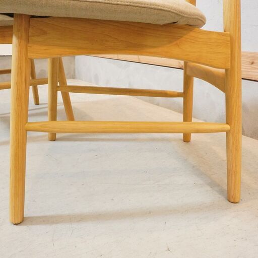 ISSEIKI(一生紀)のLUNETTE(リュネット)  ダイニングチェア 2脚セットです。北欧スタイルのレトロな木製椅子。丸みのある愛らしいフォルムは北欧家具やカフェ風のインテリアにピッタリ♪DJ523