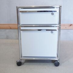 UMS Haller(ハラー)のロールボーイ/鍵付です♪モダンクラシックなデザインはデスクのサイドワゴンはもちろんリビングやキッチン収納などとしても活躍する2段キャビネットです！DJ528