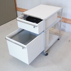UMS Haller(ハラー)のロールボーイ/鍵付です♪モダンクラシックなデザインはデスクのサイドワゴンはもちろんリビングやキッチン収納などとしても活躍する2段キャビネットです！DJ528