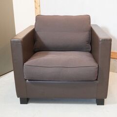 Cassina ixc.(カッシーナ・イクスシー)取扱い、CATHERINE MEMMI(カトリーヌ・メミ)のSOHO(ソーホー)シングルソファ。レザーとファブリックがミックスされたモダンなデザイン♪DJ537