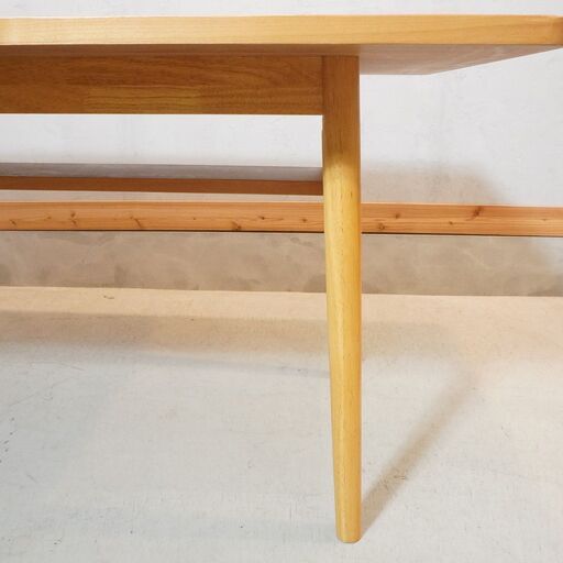 unico(ウニコ)のSULA(スーラ)シリーズのダイニングテーブルです。木のぬくもりを感じるナチュラルなデザインはシンプルでいてどこか懐かしさを感じるデザインです！北欧スタイルやカフェ風の空間に♪DJ540