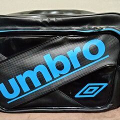 【無料】エナメルバッグ（黒×水色）umbro