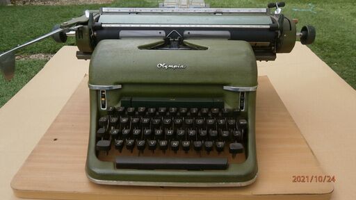 タイプライターオリンピア　Olympia　ドイツ製　レトロ　アンティーク　中古