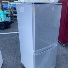 福岡市内配送無料　シャープ SHARP SJ-D14C-S [小型 冷蔵庫 137Ｌ つけかえどっちもドア シルバー]