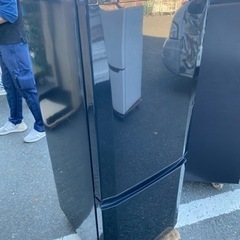 福岡市内配送無料　MR-P15A-B 冷蔵庫 サファイアブラック [2ドア /右開きタイプ /146L]！