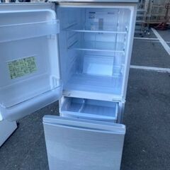 おすすめ　福岡市内配送無料シャープ SHARP SJ-D14C-S [小型 冷蔵庫 137Ｌ つけかえどっちもドア シルバー]