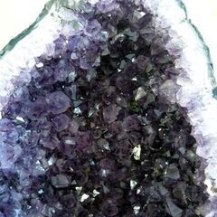 ☆アメジストドーム 紫水晶 高さ300mm 奥行135mm 幅285mm 質量約6.5Kg パワーストーン 財運 浄化作用 風水 ヒーリング効果 アメシストドーム 札幌 北20条店
